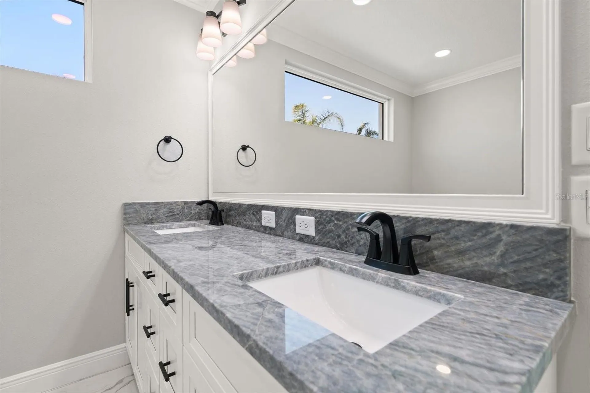 211 Dolphin Point Clearwater FL 33767