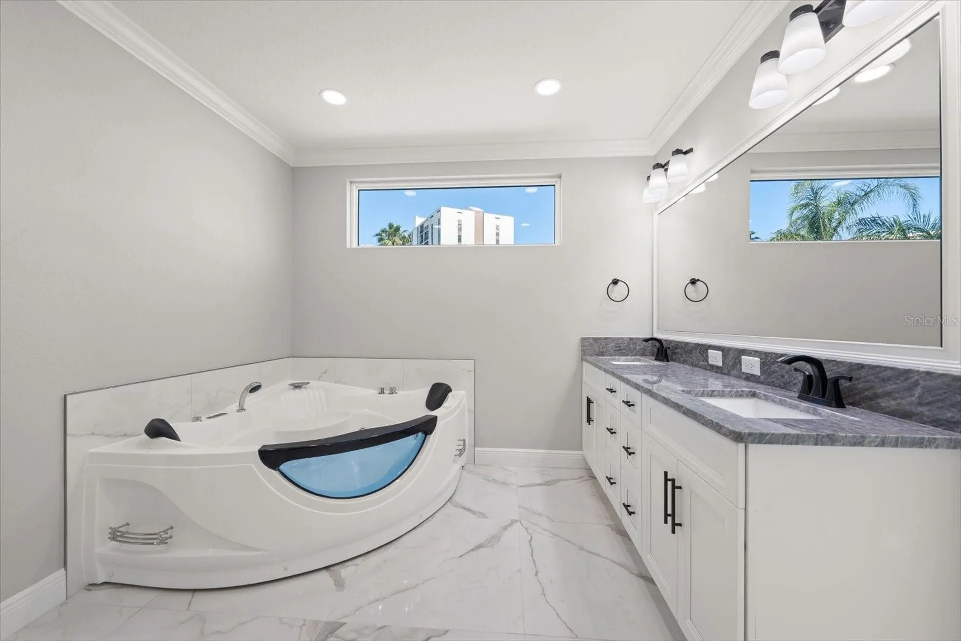 211 Dolphin Point Clearwater FL 33767