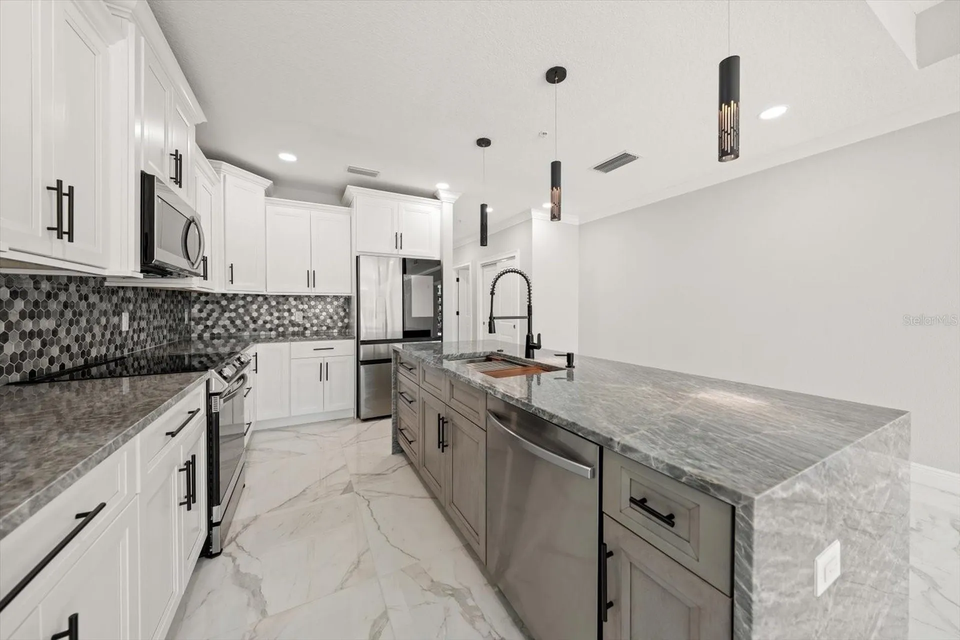 211 Dolphin Point Clearwater FL 33767