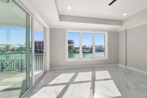 211 Dolphin Point Clearwater FL 33767