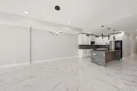 211 Dolphin Point Clearwater FL 33767