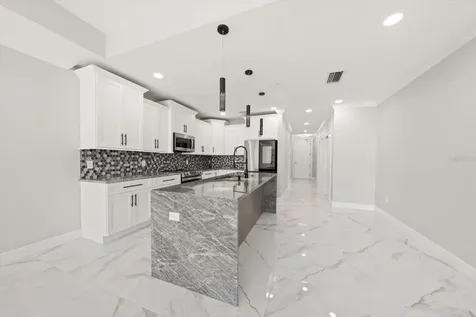 211 Dolphin Point Clearwater FL 33767
