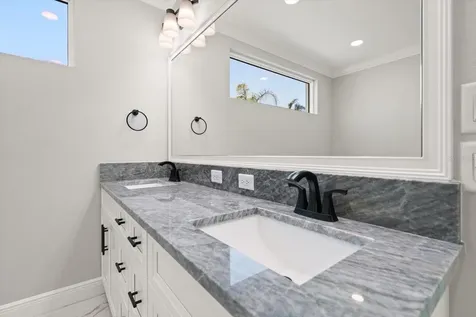 211 Dolphin Point Clearwater FL 33767