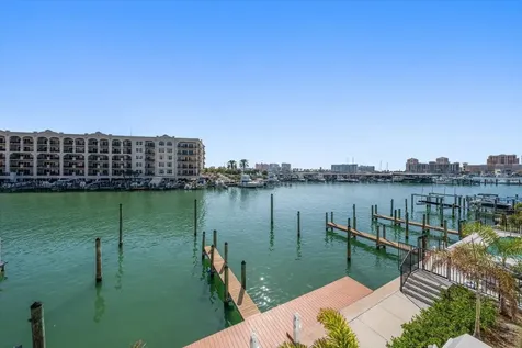 211 Dolphin Point Clearwater FL 33767