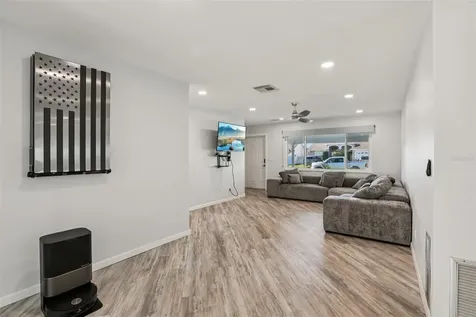 10569 Lake Vista Drive Seminole FL 33772