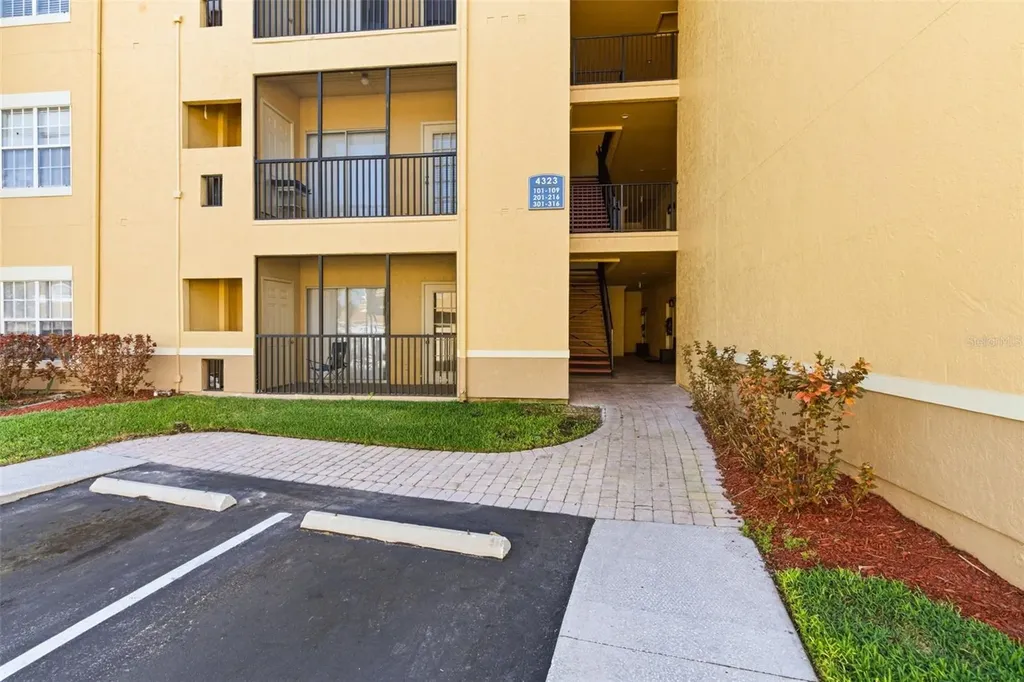 4323 Bayside Village Drive Tampa FL 33615