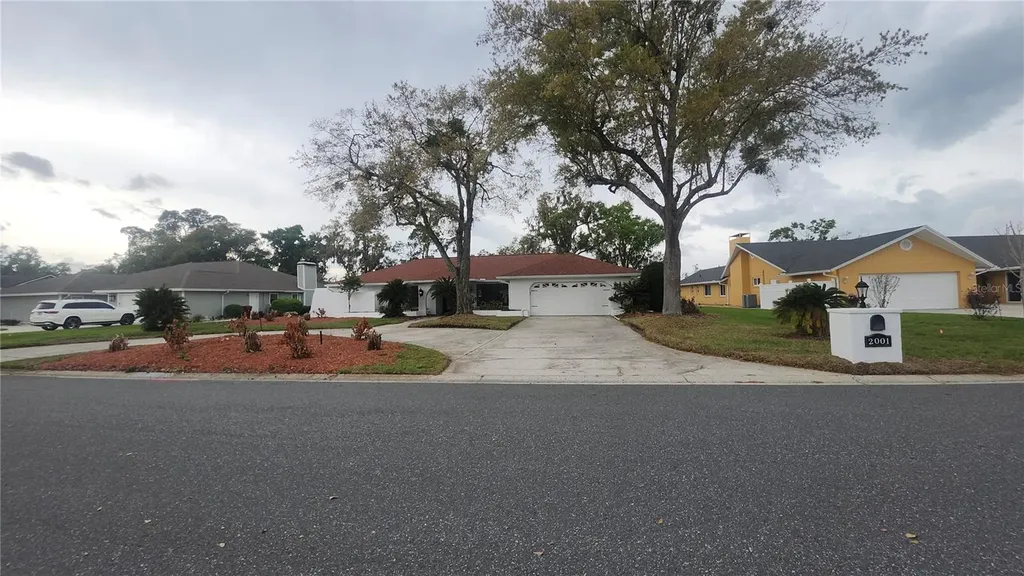 2001 Country Club Court Plant City FL 33566