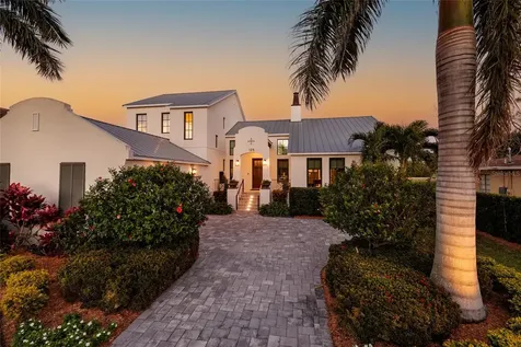125 Almedo Way Way NE St Petersburg FL 33704