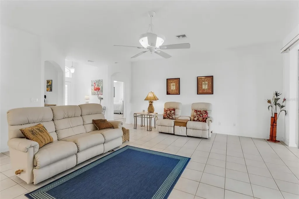 5380 Charleston Avenue Tavares FL 32778