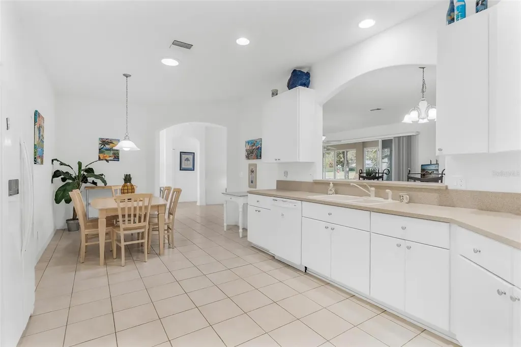 5380 Charleston Avenue Tavares FL 32778