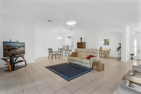 5380 Charleston Avenue Tavares FL 32778