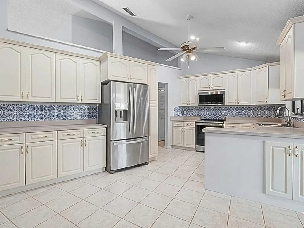 2111 W View Drive Sun City Center FL 33573