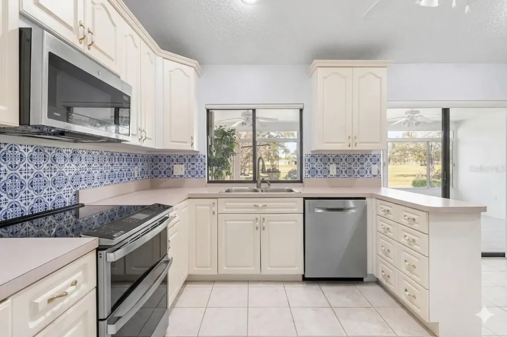 2111 W View Drive Sun City Center FL 33573