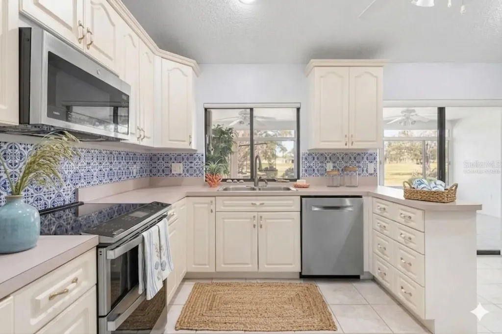 2111 W View Drive Sun City Center FL 33573