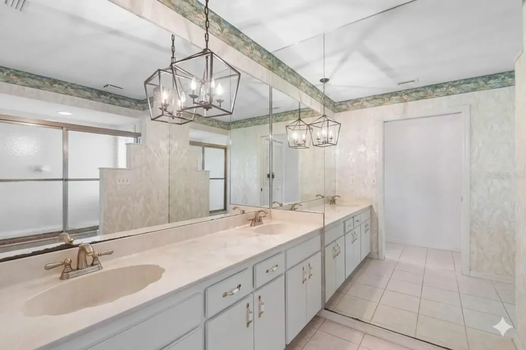 2111 W View Drive Sun City Center FL 33573