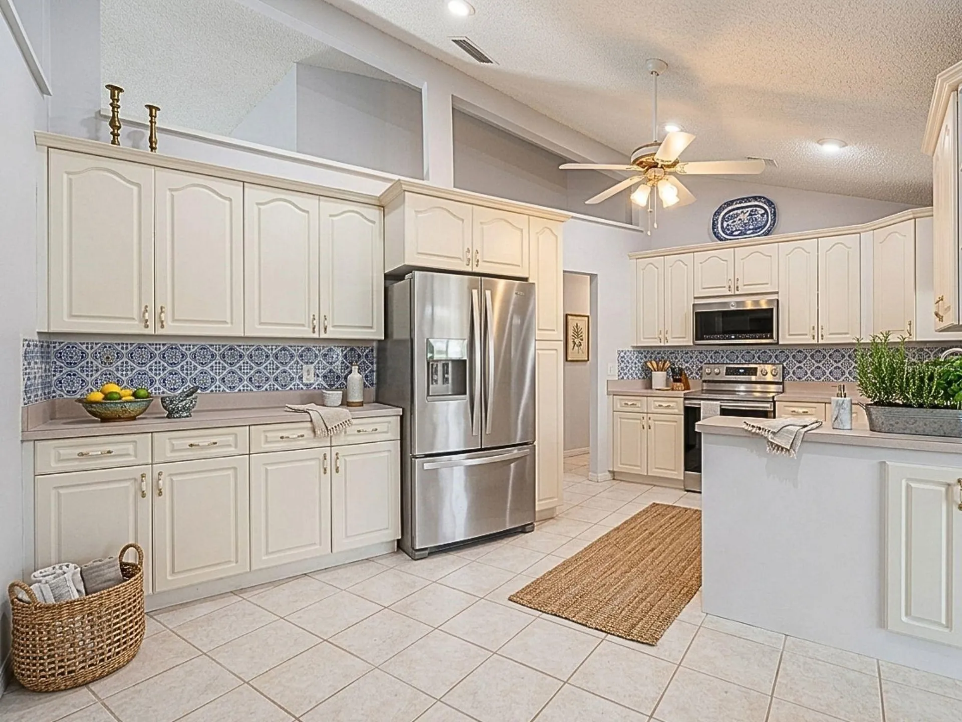 2111 W View Drive Sun City Center FL 33573