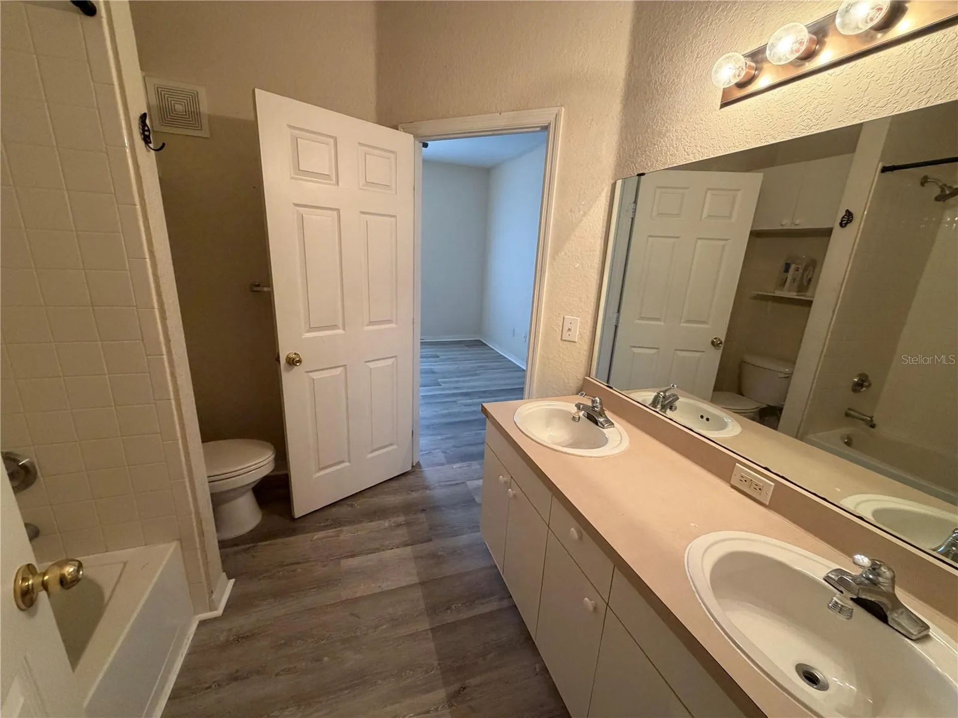 3561 Conroy Road Orlando FL 32839