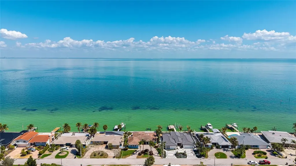 2540 E Bay Isle Drive SE St Petersburg FL 33705