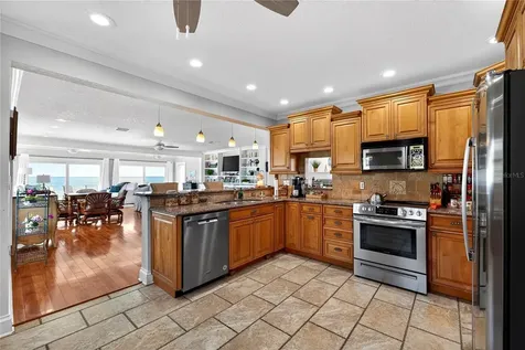 2540 E Bay Isle Drive SE St Petersburg FL 33705