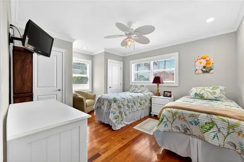 2540 E Bay Isle Drive SE St Petersburg FL 33705