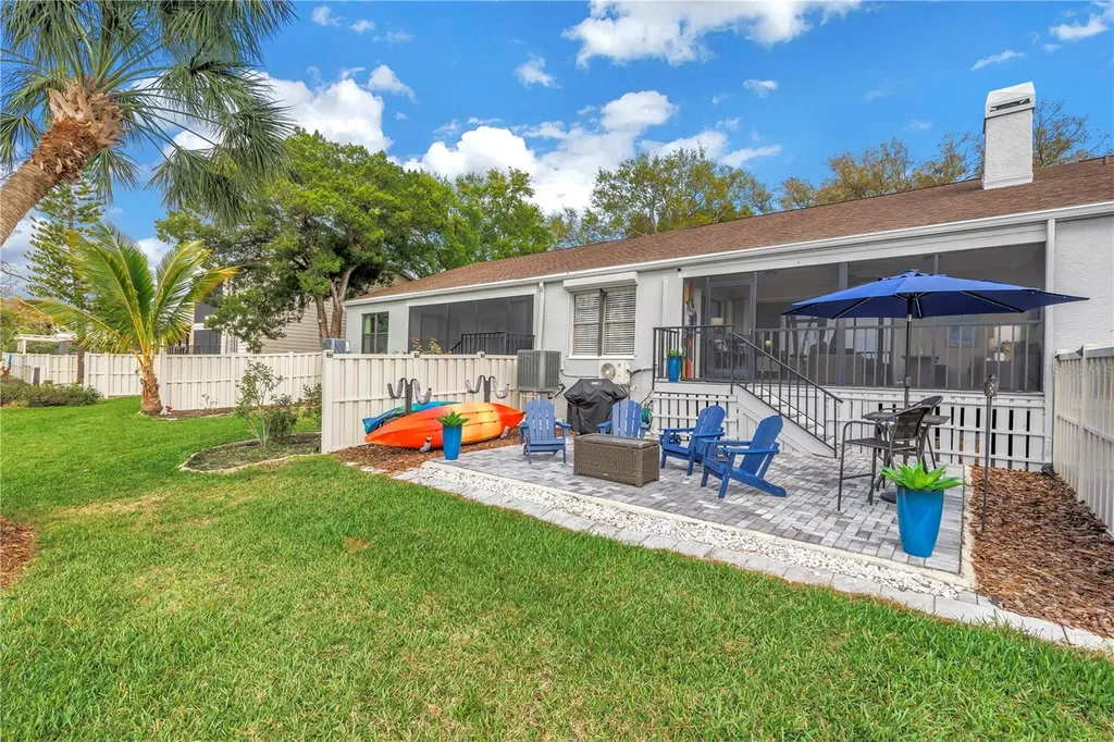 912 Myakka Court NE St Petersburg FL 33702