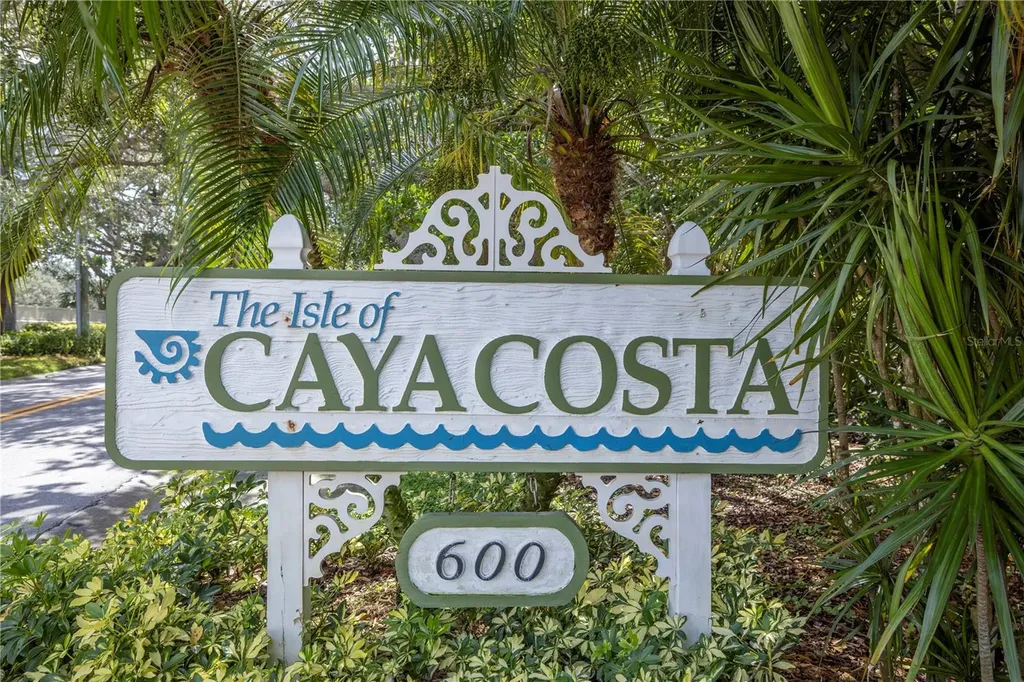 912 Myakka Court NE St Petersburg FL 33702