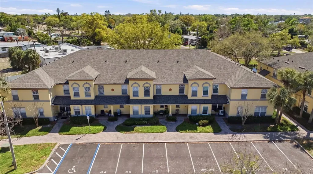 192 Coquina Bay Drive St Petersburg FL 33705