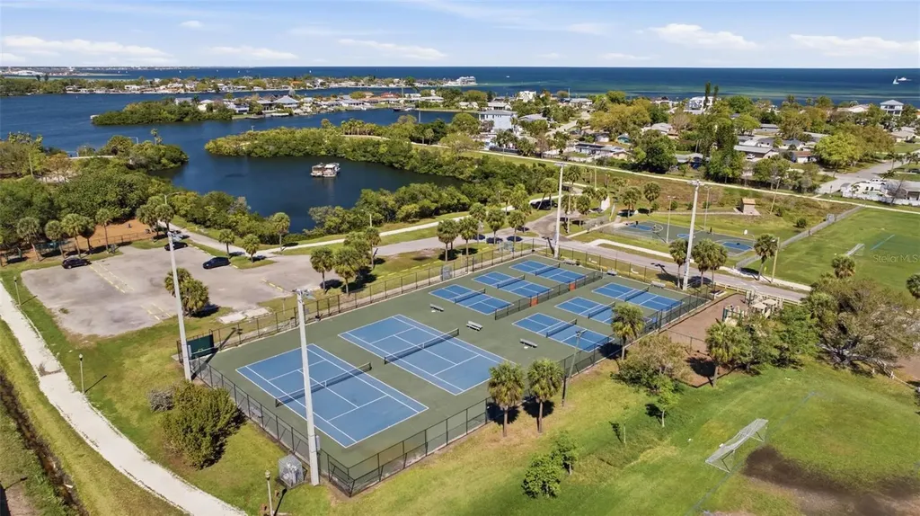 192 Coquina Bay Drive St Petersburg FL 33705