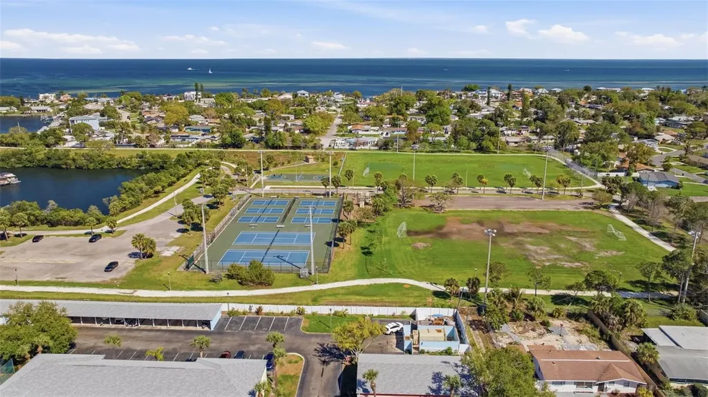 192 Coquina Bay Drive St Petersburg FL 33705