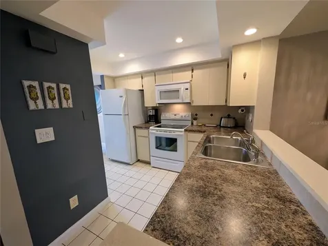 6896 W Country Club Lane Sarasota FL 34243