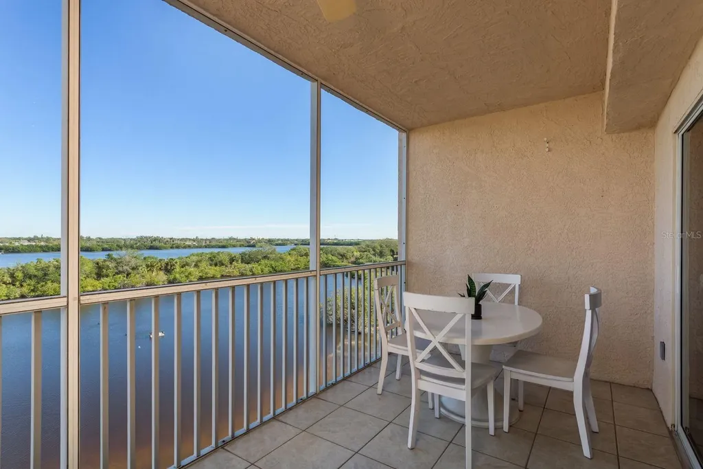6475 Shoreline Drive St Petersburg FL 33708
