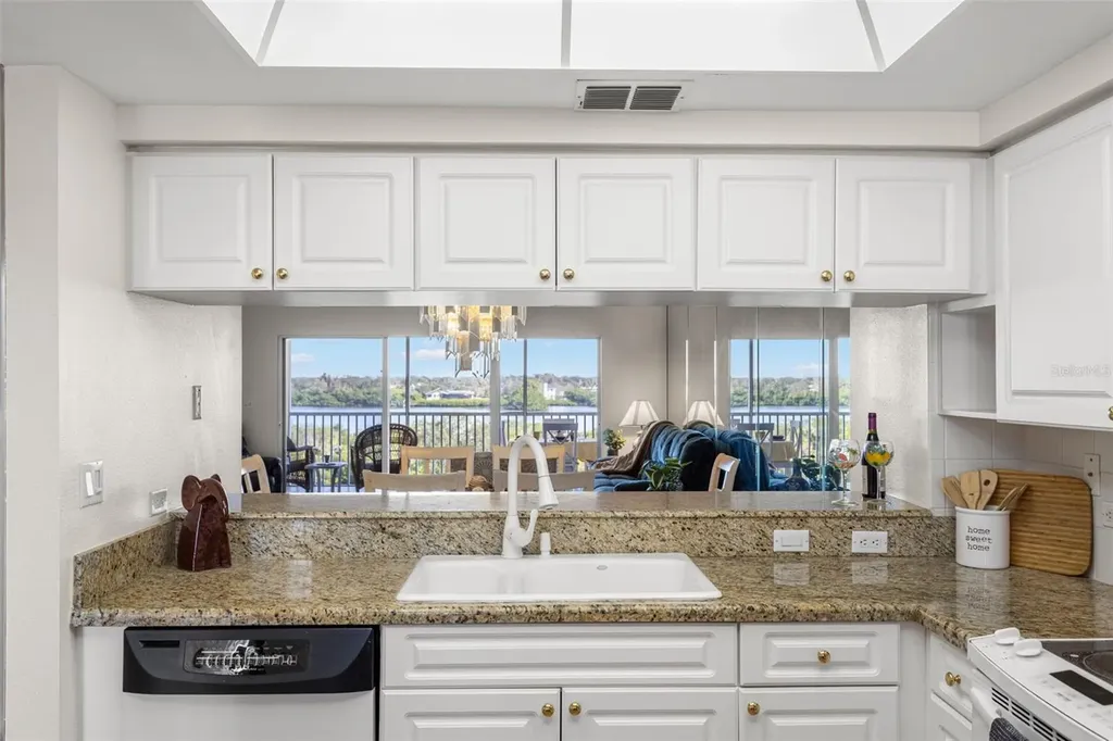 6475 Shoreline Drive St Petersburg FL 33708