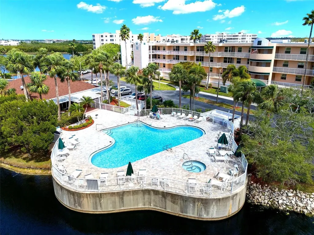6475 Shoreline Drive St Petersburg FL 33708