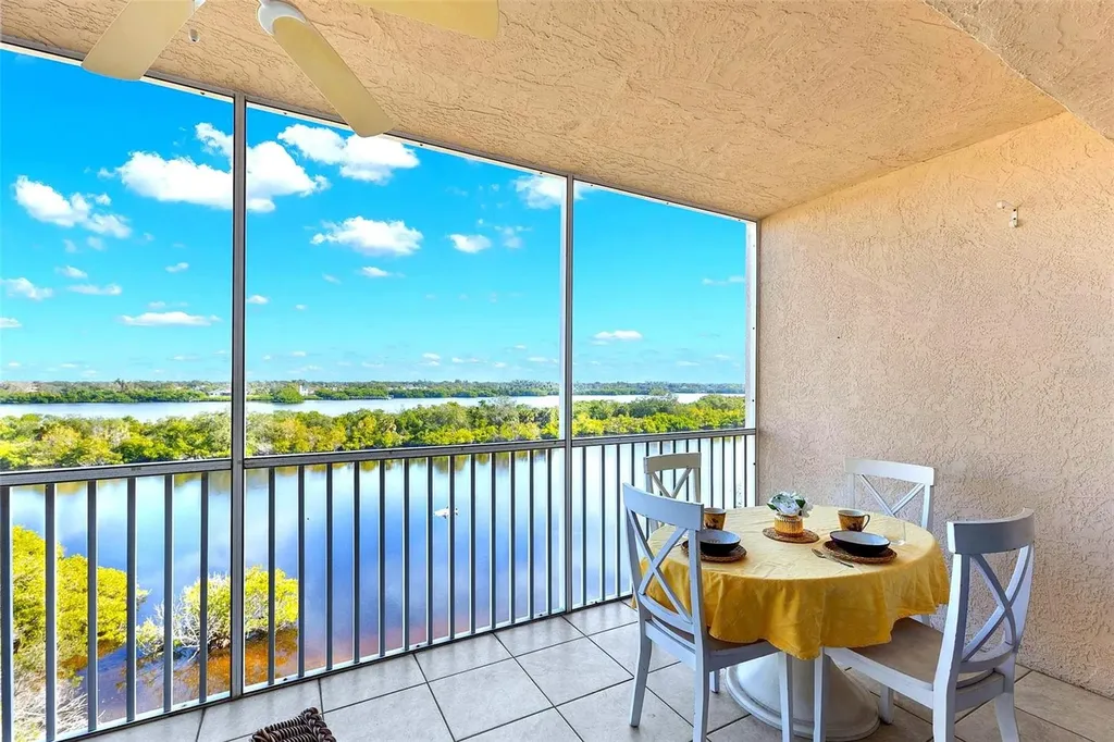 6475 Shoreline Drive St Petersburg FL 33708