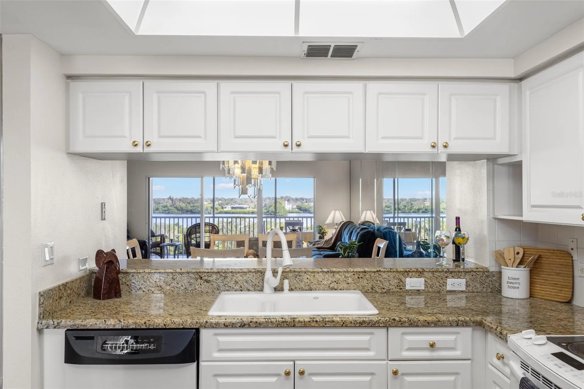 6475 Shoreline Drive St Petersburg FL 33708