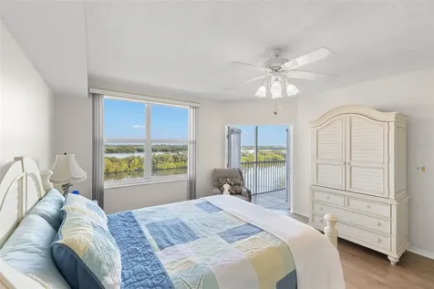 6475 Shoreline Drive St Petersburg FL 33708