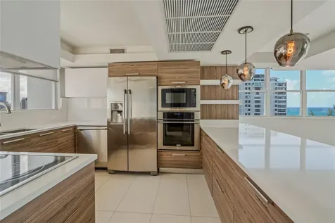 54 Kings Court Street San Juan PR 00911
