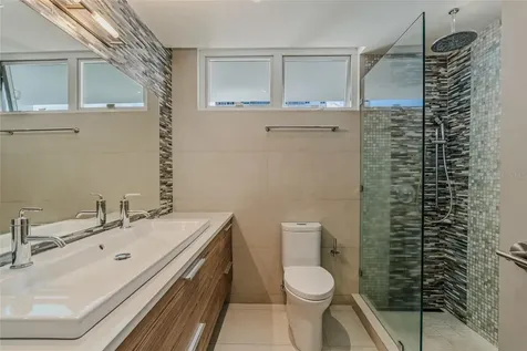 54 Kings Court Street San Juan PR 00911