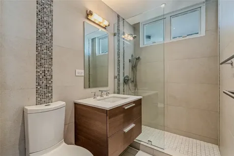54 Kings Court Street San Juan PR 00911