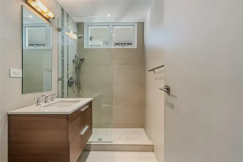 54 Kings Court Street San Juan PR 00911