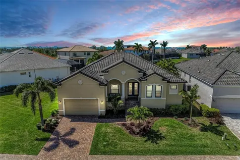 6224 Signature Pointe Lane Bradenton FL 34210