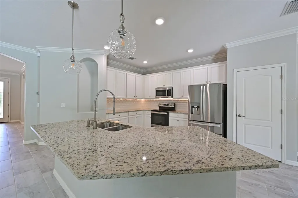 706 Acacia Court Bradenton FL 34212