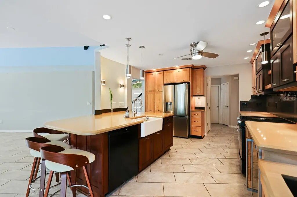 5208 Laurel Pointe Drive Valrico FL 33596