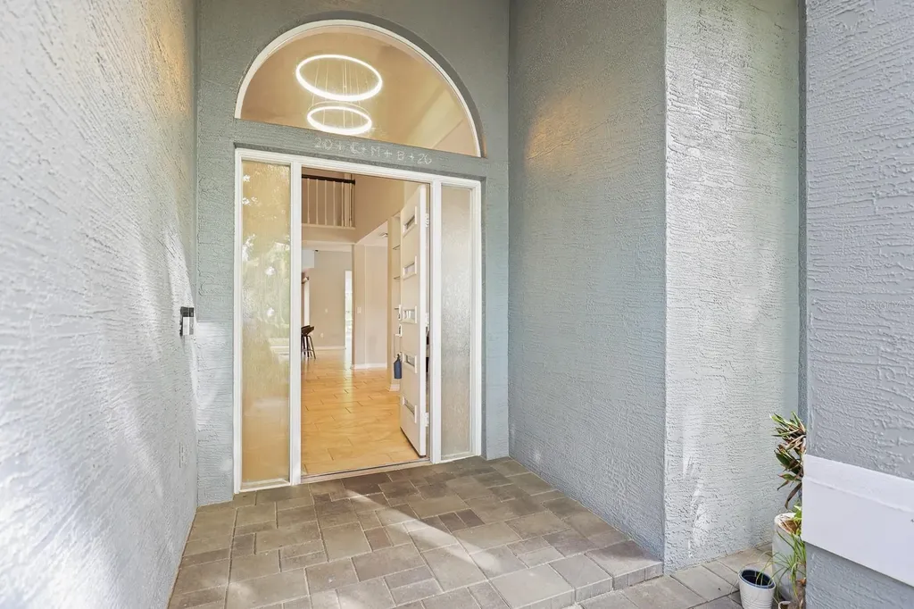 5208 Laurel Pointe Drive Valrico FL 33596