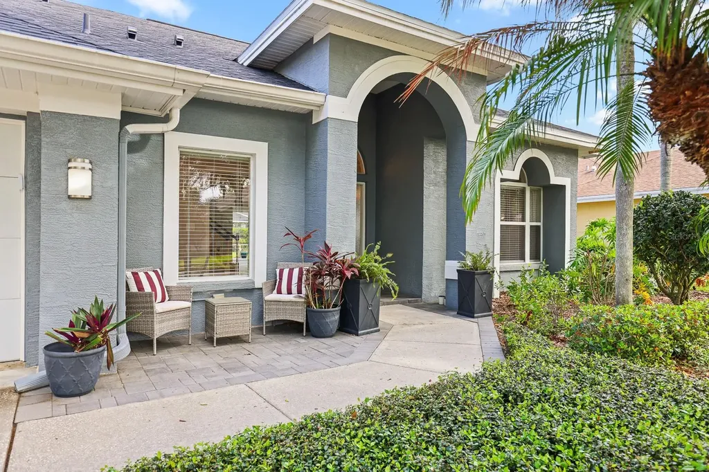 5208 Laurel Pointe Drive Valrico FL 33596