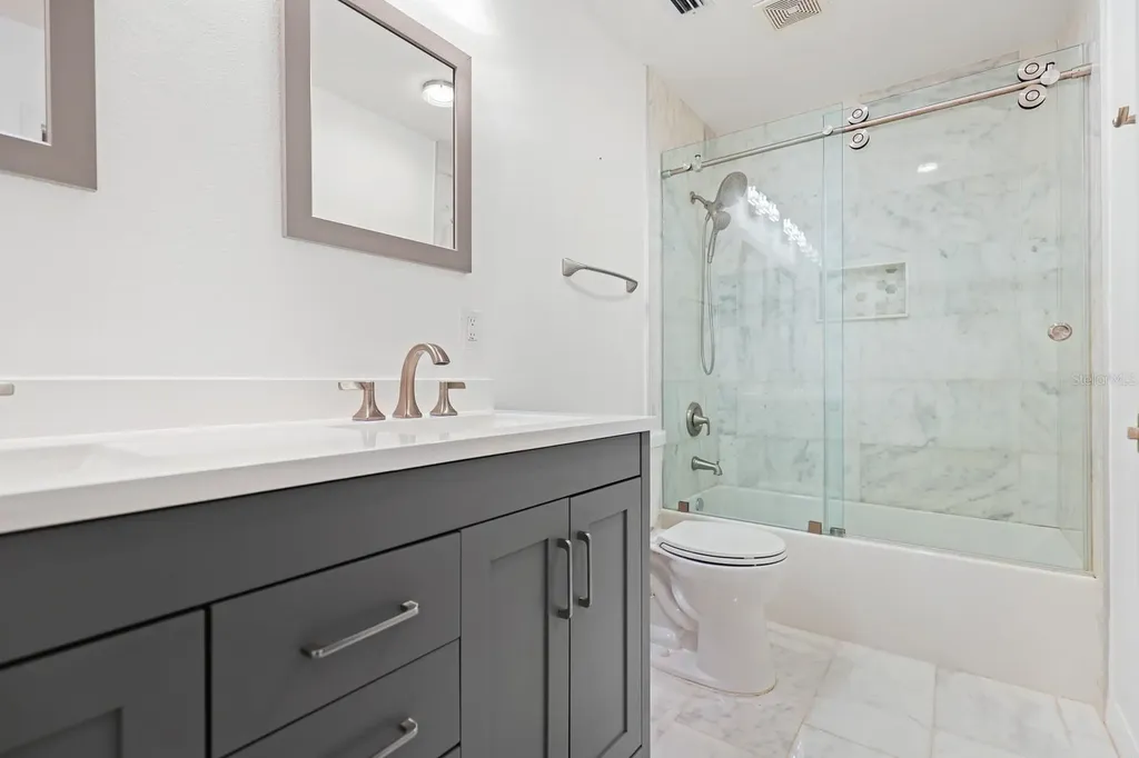 5208 Laurel Pointe Drive Valrico FL 33596