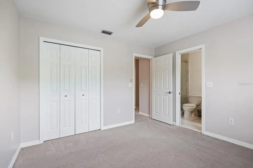 5208 Laurel Pointe Drive Valrico FL 33596