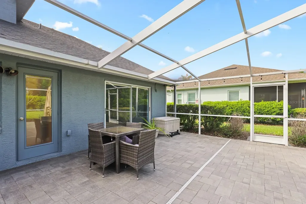 5208 Laurel Pointe Drive Valrico FL 33596