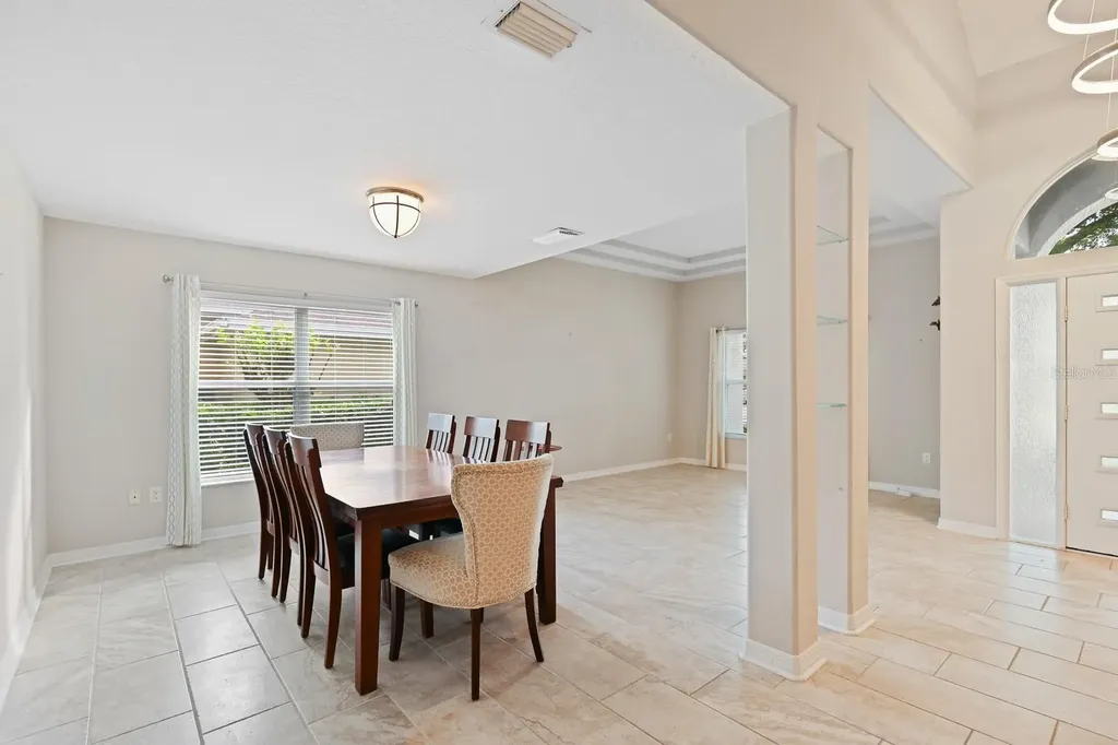 5208 Laurel Pointe Drive Valrico FL 33596