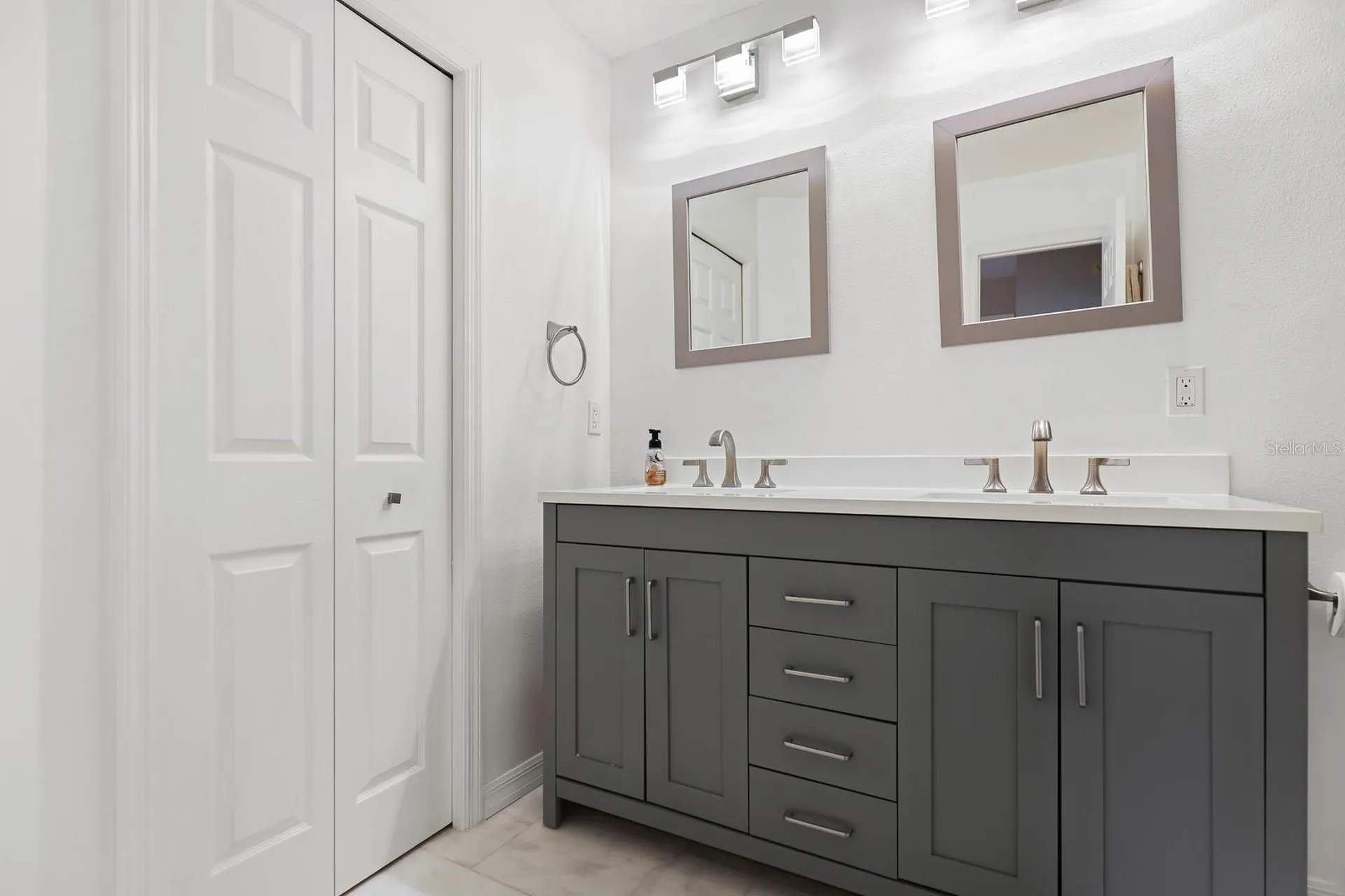 5208 Laurel Pointe Drive Valrico FL 33596